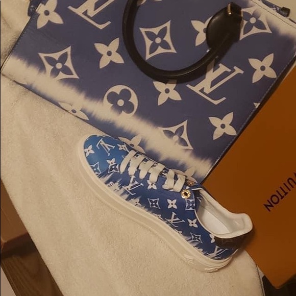 All sizes - Picture 2 of 3